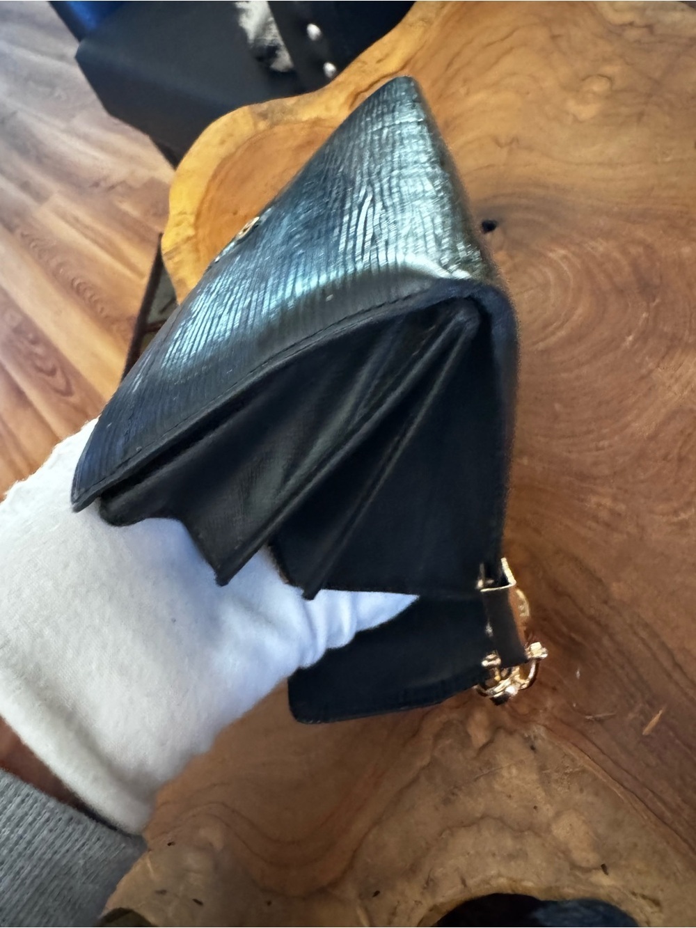 just in 🔥 Louis Vuitton Black EPI wallet converted Crossbody - Picture 10 of 17